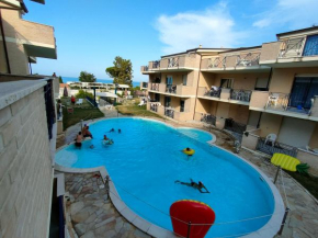 Appartamento con piscina Green Bay Village Pineto